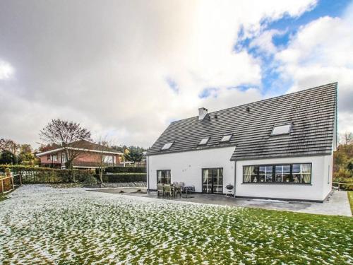 Фотография гостевого дома Enticing Holiday Home in Malmedy with Sauna