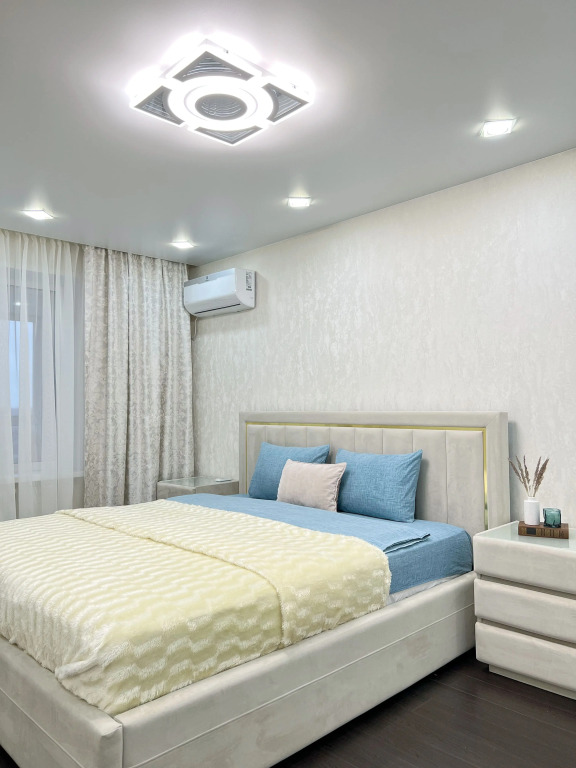 Фотография квартиры Квартира Роскошная Kravc Group с камином и просторной лоджией