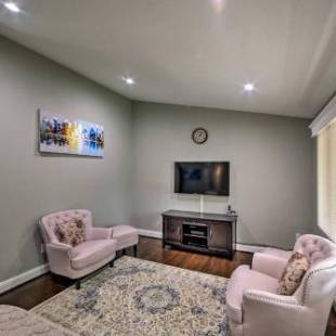 Фотографии гостевого дома 
            Escape to our cozy 3 Bed Rm 2 Bath Unit in Alexandria VA