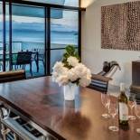 Фотография гостевого дома Waves 3 Luxury 3 Bedroom Endless Ocean Views Central Location + Buggy