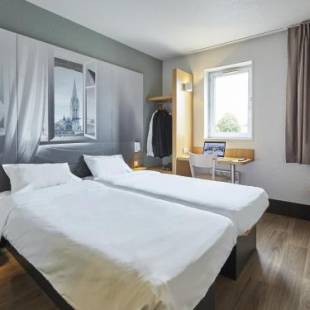 Фотографии гостиницы 
            B&B Hôtel Caen Mémorial