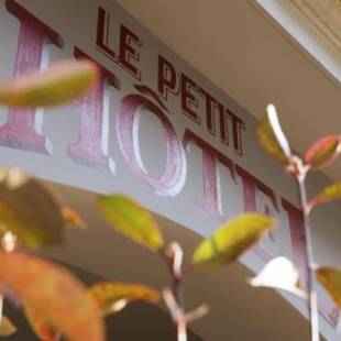 Фотографии гостиницы 
            Hotel Le Petit Chomel