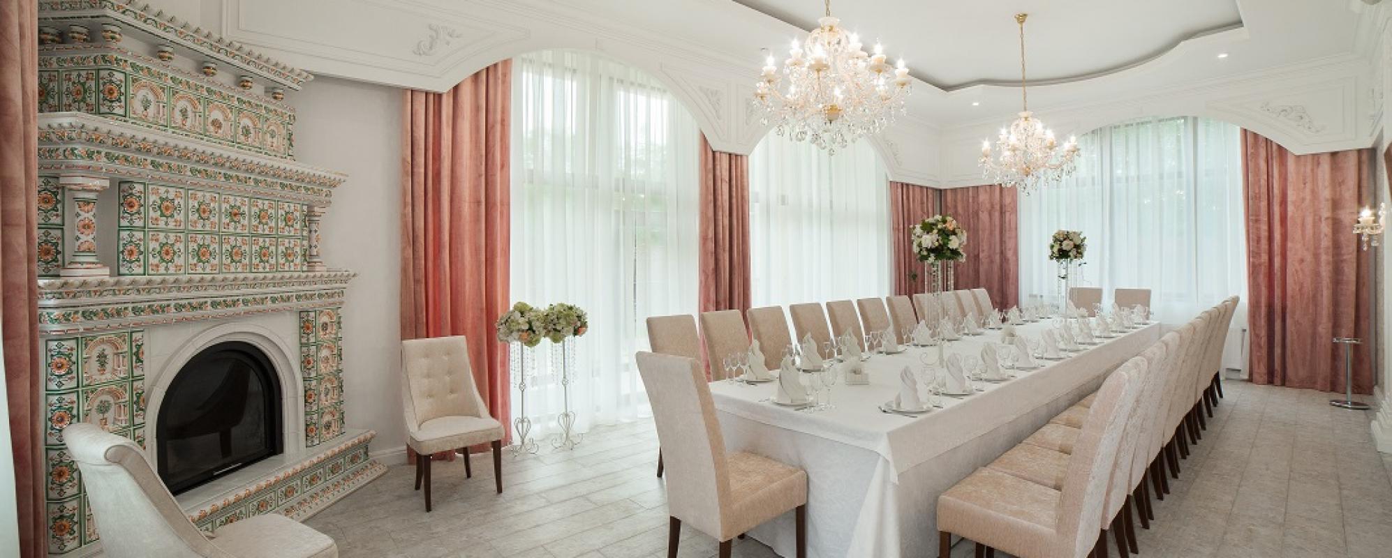 Фотографии банкетного зала VIP-зал с камином на 25 гостей