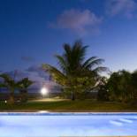 Фотография гостевого дома Chalet Kestrel with pool on the beach