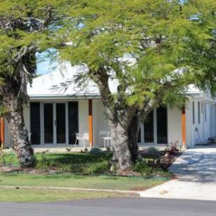 Фотографии мини отеля
12th Tee BnB and Villas