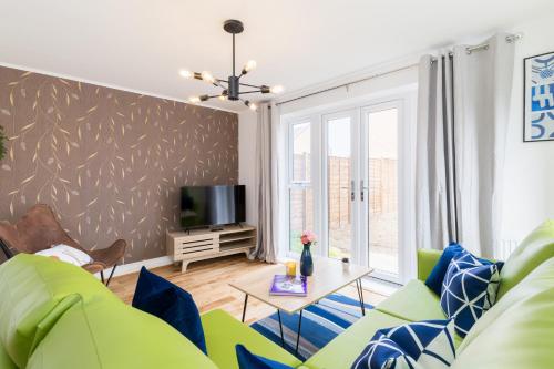 Фотография гостевого дома Sherlock Modern Home by Svelte Living -Contractors and Relocation Family Stays-Parking for Vans and Home working