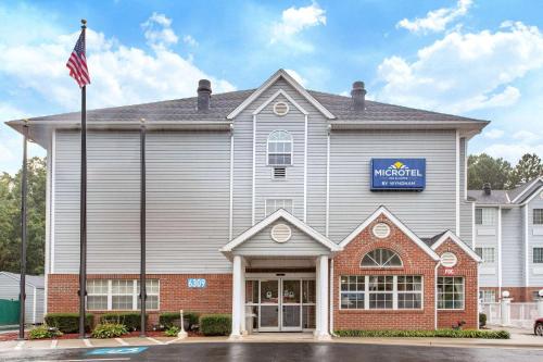 Фотография гостиницы Microtel Inn & Suites by Wyndham Charlotte/Northlake