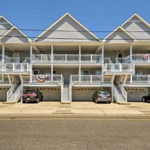 Фотография гостевого дома Condo with Deck Walk to Beach and Convention Center!