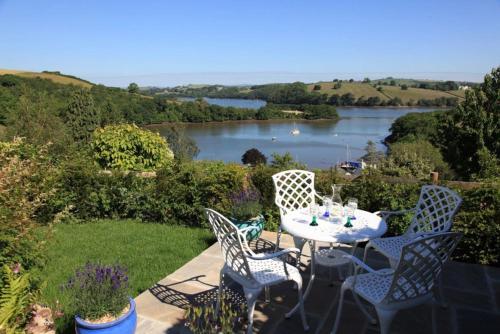 Фотография гостевого дома Curlew Cottage - Character Cottage with Superb River Views