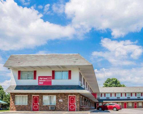 Фотография гостиницы Rodeway Inn Kalkaska