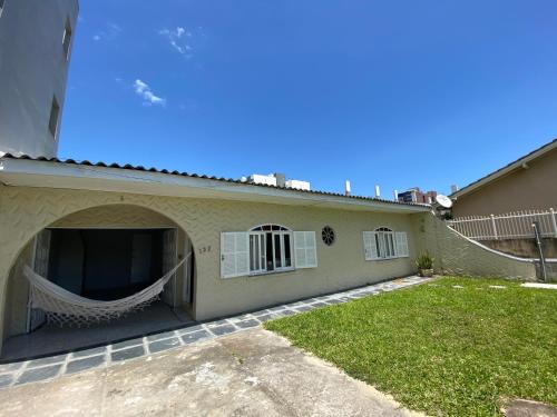 Фотографии гостевого дома
Casa no centro de Torres e a 800 m da Praia Grande