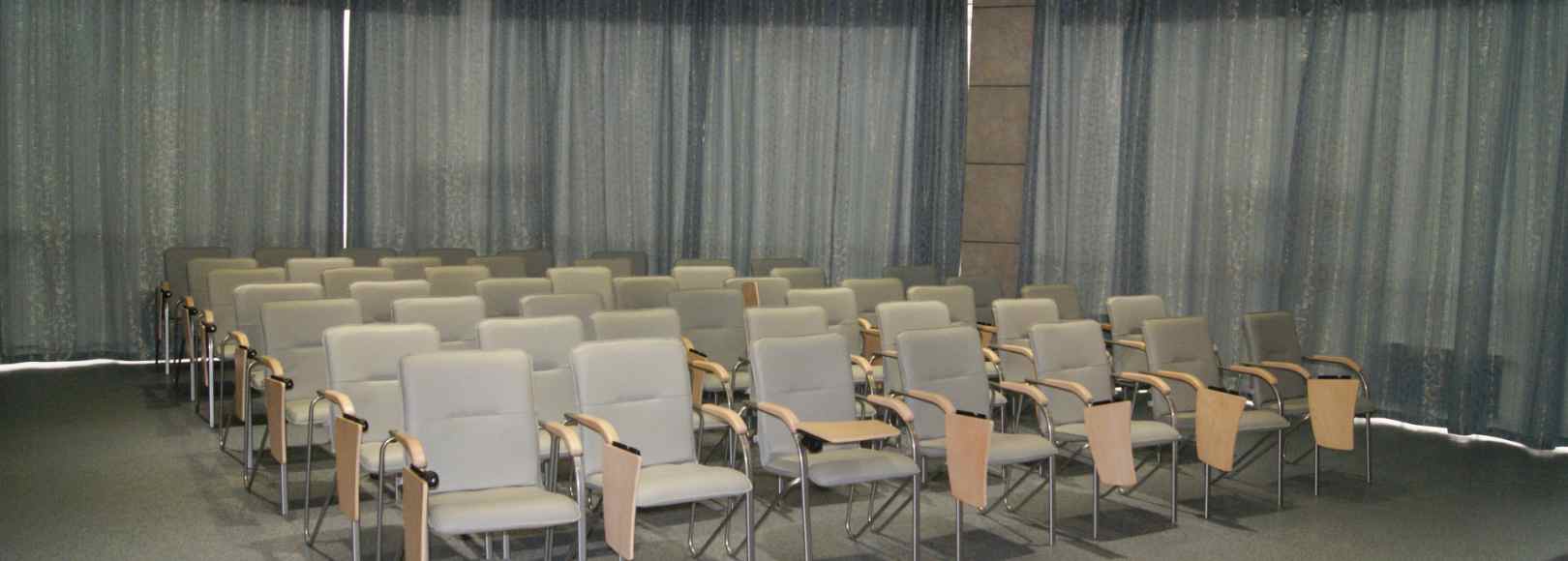 Фотография конференц-зала Конференц-зал ИЦ "ЭДВАЙЗЕР"