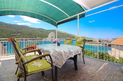 Фотография гостевого дома Apartments by the sea Grebastica, Sibenik - 480