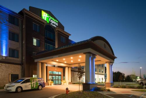 Фотография гостиницы Holiday Inn Express & Suites Kansas City Airport, an IHG Hotel