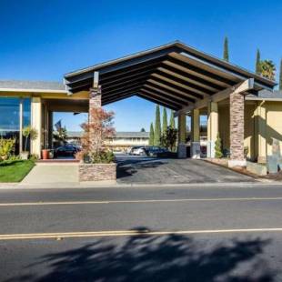 Фотографии гостиницы
Quality Inn & Suites Cameron Park Shingle Springs