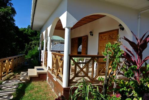 Фотографии гостевого дома 
            BAIE S.TE ANNE CASE VACANZA