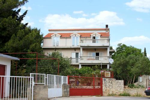Фотография гостевого дома Apartments by the sea Pirovac, Sibenik - 6280
