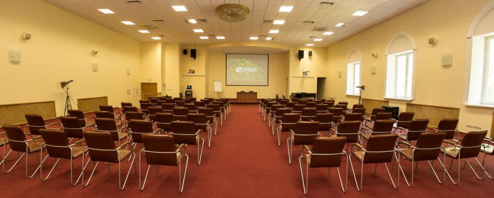 Фотографии конференц-зала Сосны на 70 человек