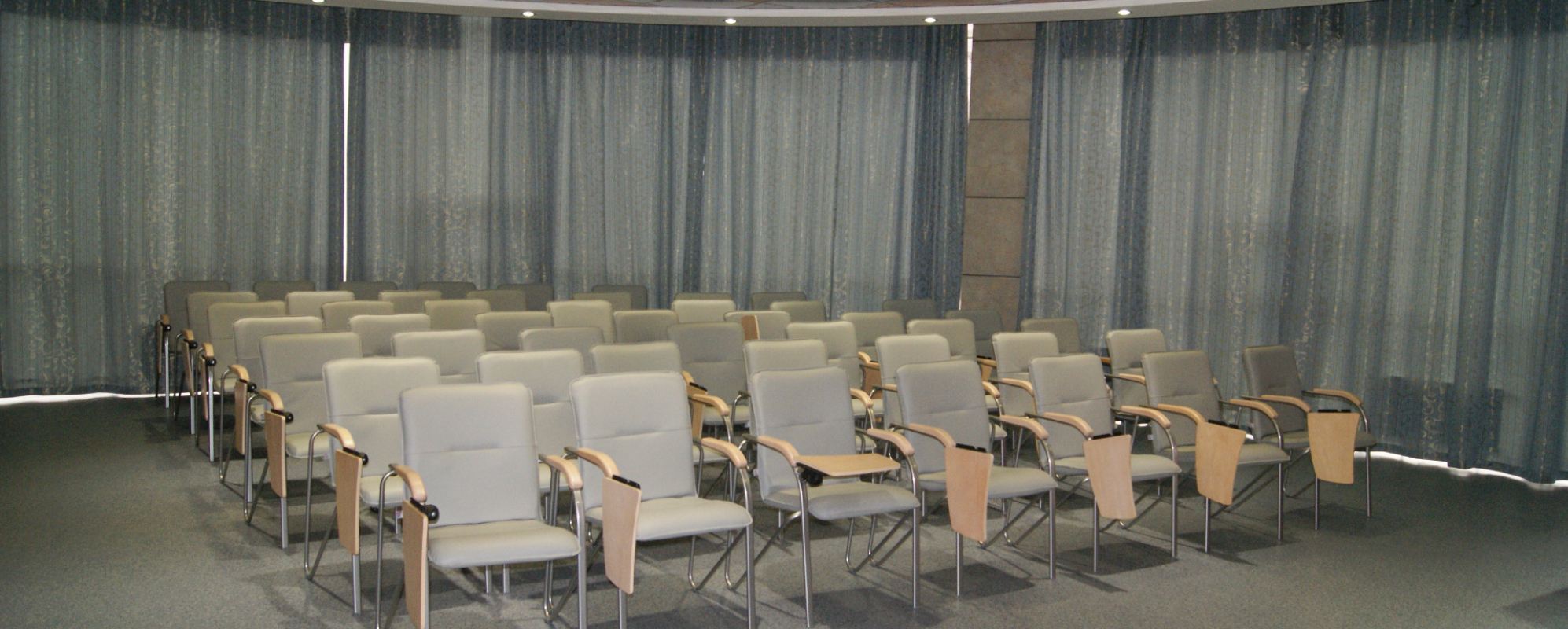 Фотографии конференц-зала Конференц-зал ИЦ "ЭДВАЙЗЕР"