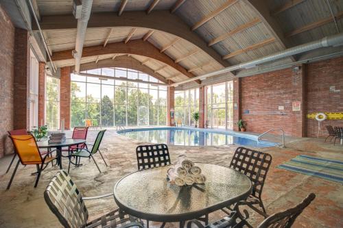 Фотография гостиницы Southern Oaks Inn Near IMAX