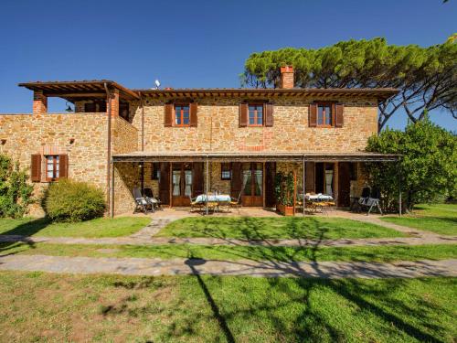 Фотография гостевого дома Stone country hous ein Umbria with lush green views