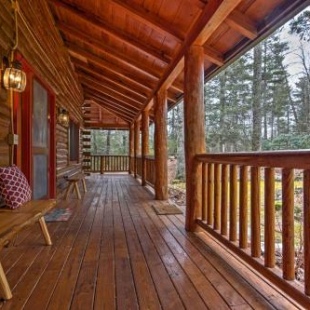 Фотография гостевого дома Pristine Sapphire Resort Cabin with Deck and Game Room