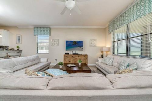 Фотографии гостевого дома
Amazing Champions Gate 8Bed5Bath with game room, movie room, and private pool