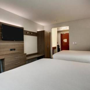 Фотографии гостиницы 
            Holiday Inn Express Durham-UNH, an IHG Hotel