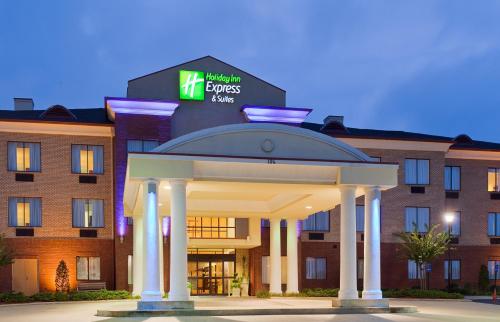 Фотография гостиницы Holiday Inn Express Hotel & Suites- Gadsden, an IHG Hotel