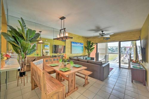 Фотография гостевого дома Relaxing Waterfront 2-Story Retreat with Pool Access