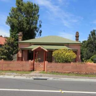 Фотографии гостевого дома 
            Kerrellie Cottages 2, 4 & 8 Reid Street