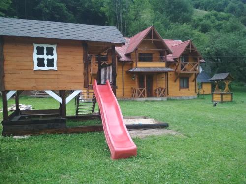 Фотографии кемпинга 
            Гуцульский двор