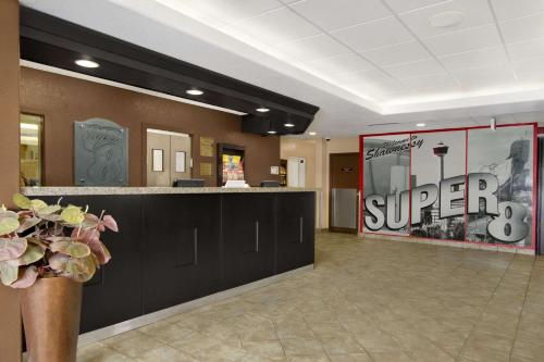 Фотография мотеля Super 8 by Wyndham Calgary Shawnessy Area
