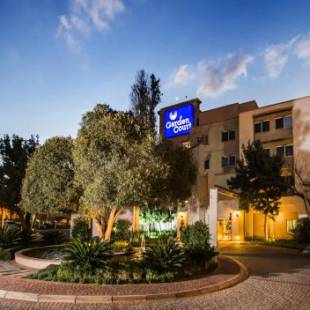 Фотографии гостиницы 
            Garden Court Eastgate