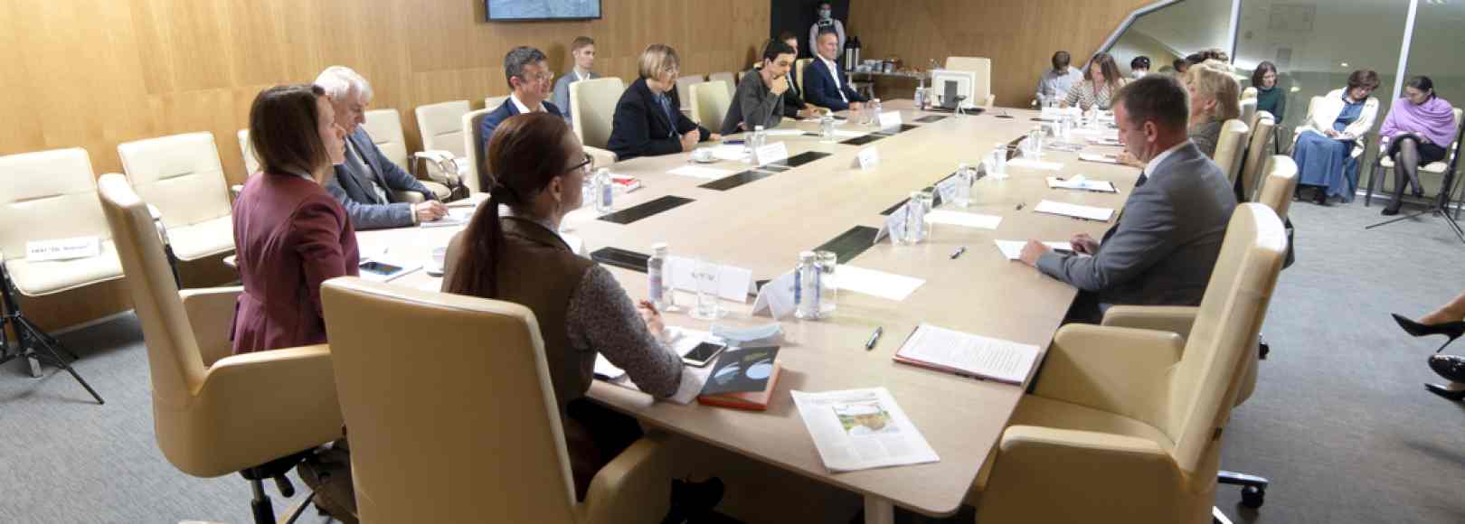 Фотография комнаты для переговоров ОЭЗ Технополис Москва Конгресс-центр Переговорная Ломоносов