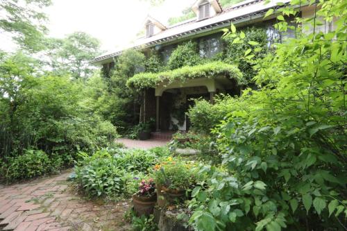 Фотографии гостевого дома
Flower Garden