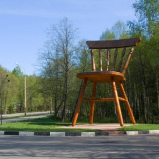 Фотография памятника Памятник стул-гигант