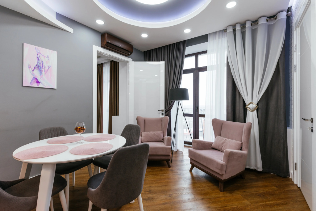 Фотография квартиры Апартаменты ROOM ROUR с видом на МОСТ ВЛЮБЛЕННЫХ