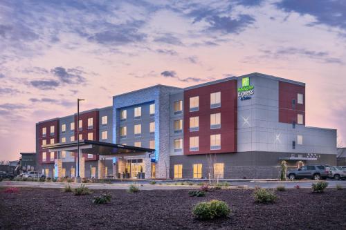 Фотография гостиницы Holiday Inn Express & Suites Salem North - Keizer, an IHG Hotel