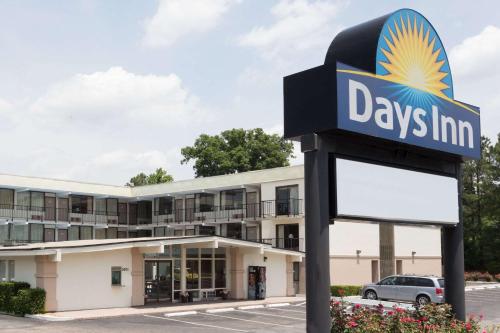Фотография гостиницы Days Inn by Wyndham Raleigh South