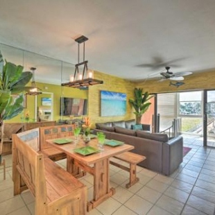 Фотография гостевого дома Relaxing Waterfront 2-Story Retreat with Pool Access