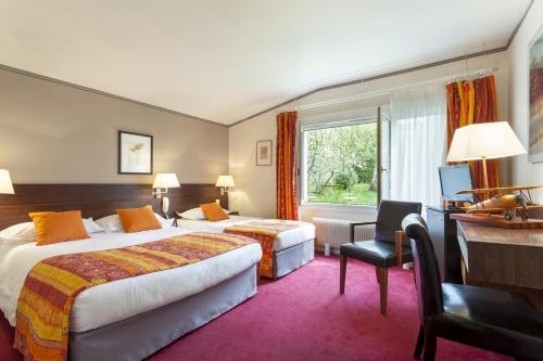 Фотография гостиницы Aerotel Versailles Saint Cyr - L'étape du Silence