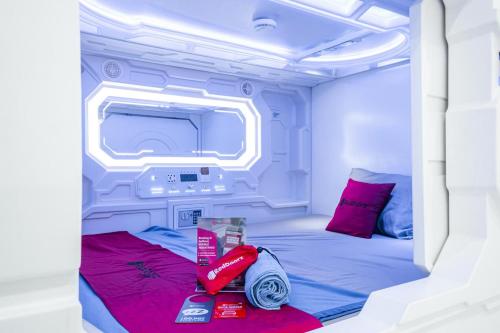 Фотография гостиницы RedDoorz Hostel near Taman Puring