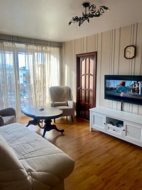 Фотография квартиры Трехкомнатная Квартира на проспекте Независимости 52