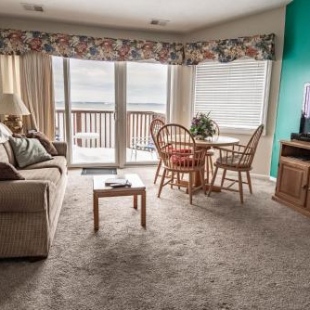 Фотография гостевого дома Beach Room 326