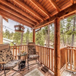 Фотография гостевого дома Moose Manor, 3 Bedrooms, Sleeps 8, Wood Stove, Gas Grill, WiFi