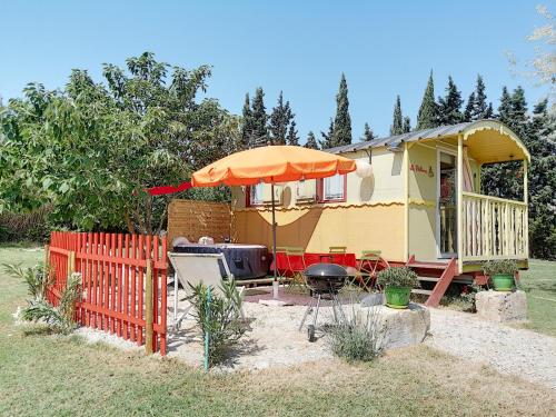 Фотография мини отеля MAS MAURANE-Roulotte avec SPA privé