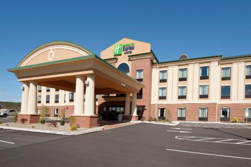 Фотография гостиницы Holiday Inn Express Hotel & Suites Clearfield, an IHG Hotel