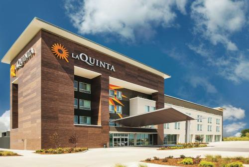 Фотография гостиницы La Quinta by Wyndham Wichita Northeast