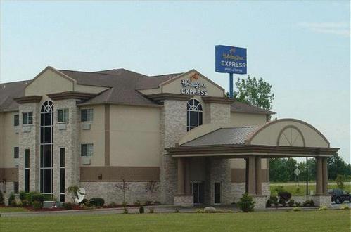Фотография гостиницы Holiday Inn Express Hotel & Suites Bucyrus, an IHG Hotel